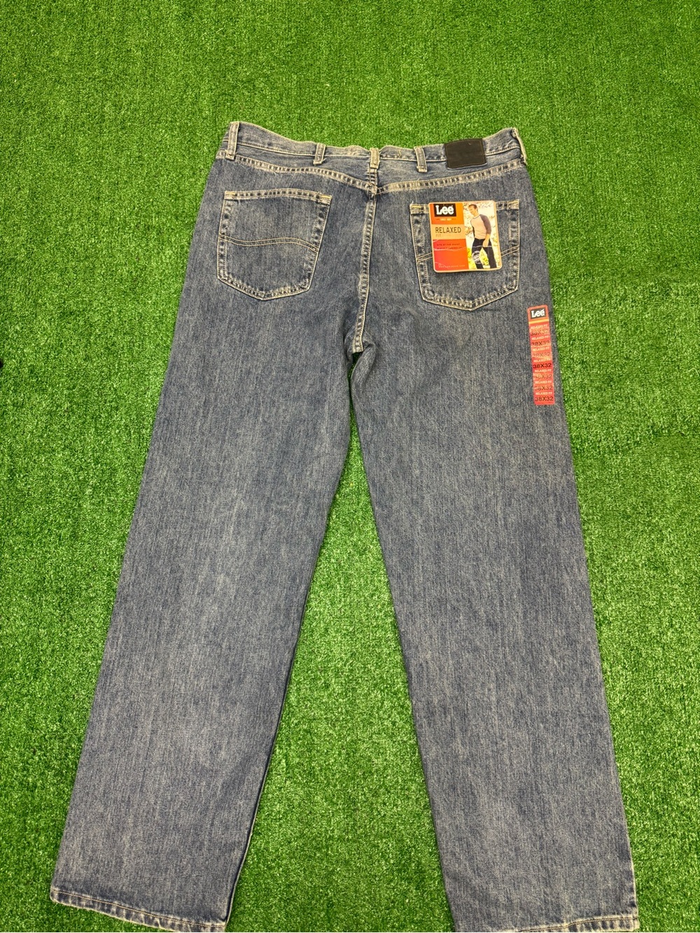 New Lee Men’s Relaxed Fit Denim Jeans – NWT 38x32 Straight Leg